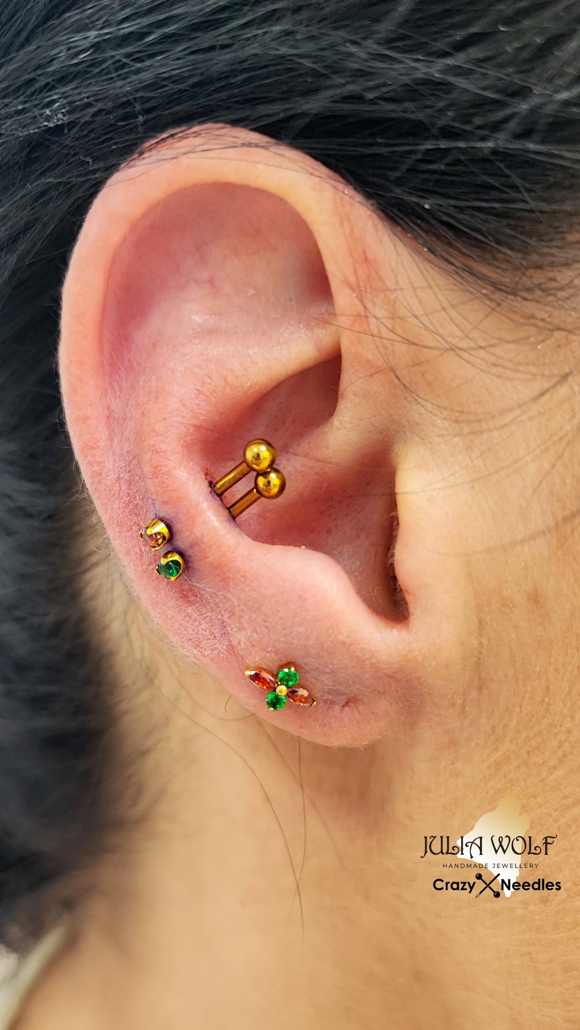 Czy snug piercing jest dla ciebie? Poznaj za i przeciw