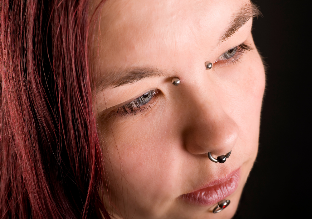 Bridge piercing bez tajemnic – najważniejsze fakty i zasady bezpieczeństwa