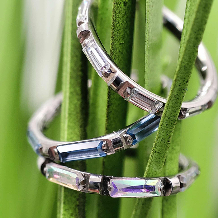 Titanium earring clicker circle with white zircons - silver - TK-002