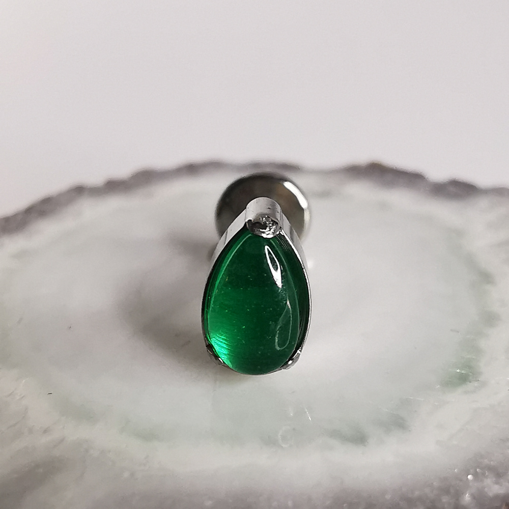 Tytanowy kolczyk labret z zielonym kamieniem Jadeit - srebrny