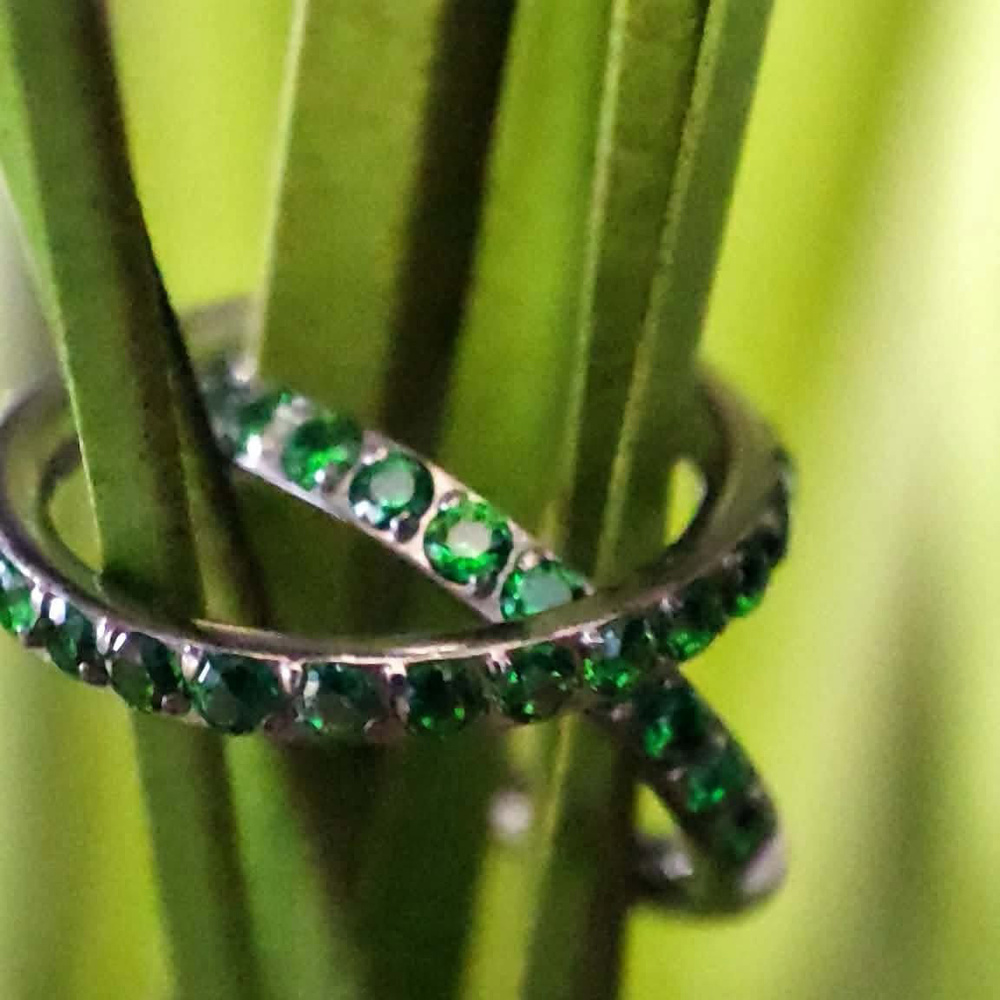 Titanium clicker ring with green cubic zirconia - silver - TK-023