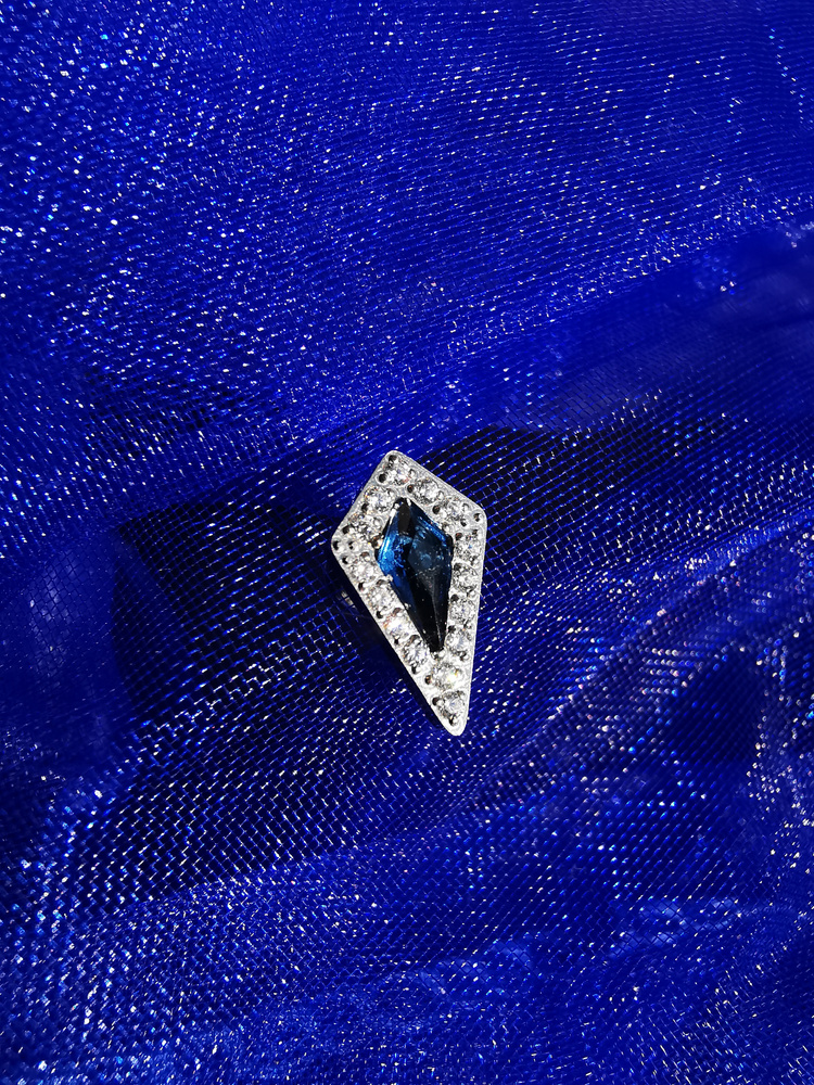 Titanium ornamental labret - dark blue zirconia - TGW-045