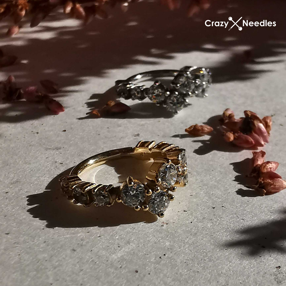 Piercing ring clicker with white zircons - CoCr NF - gold - K-066