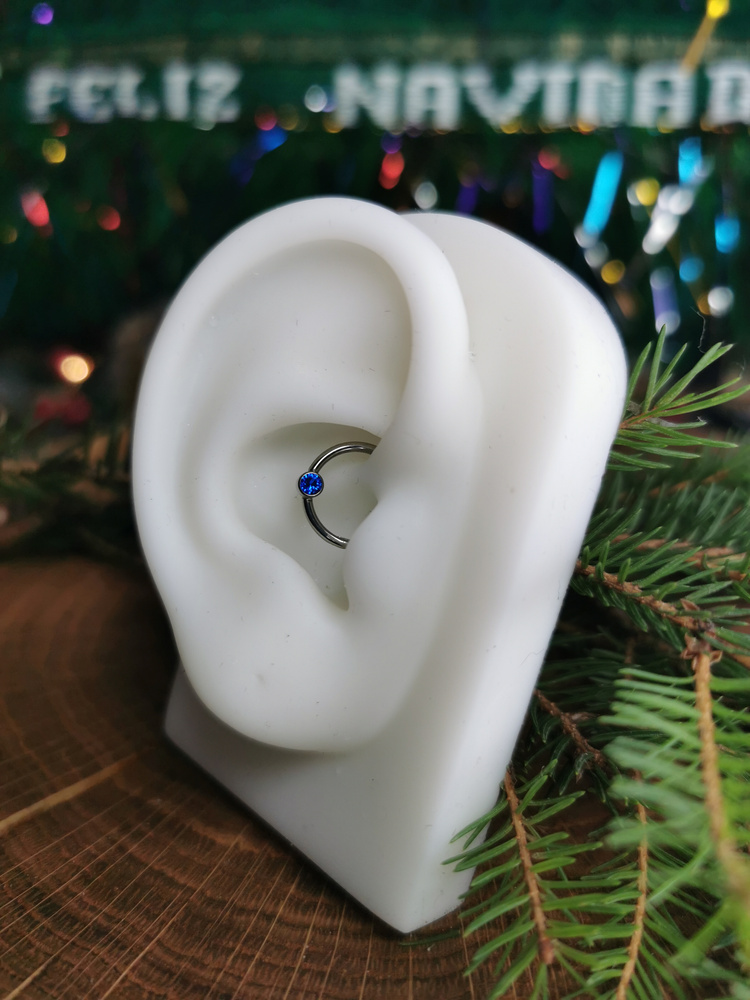 Tytanowy kolczyk kółko BCR clicker z granatową cyrkonią - srebrny - TK-080