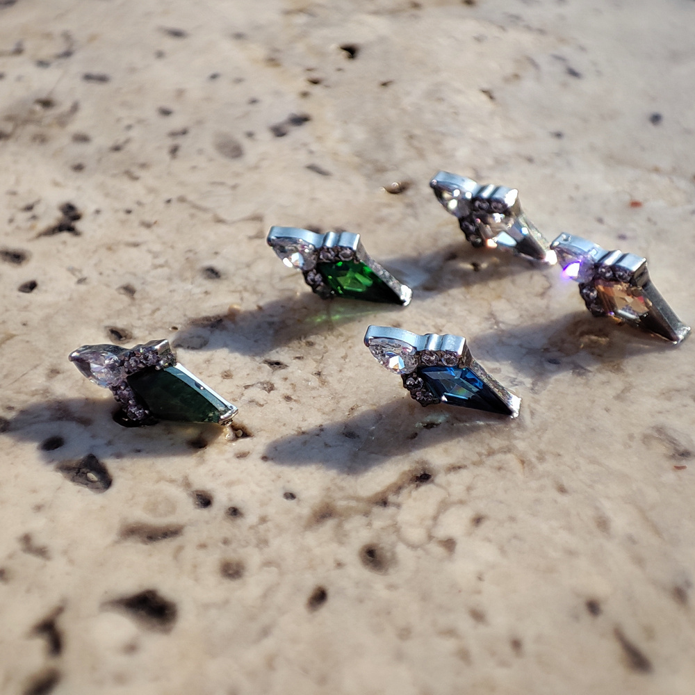 Titanium attachment with white zircons - silver - TNA-010