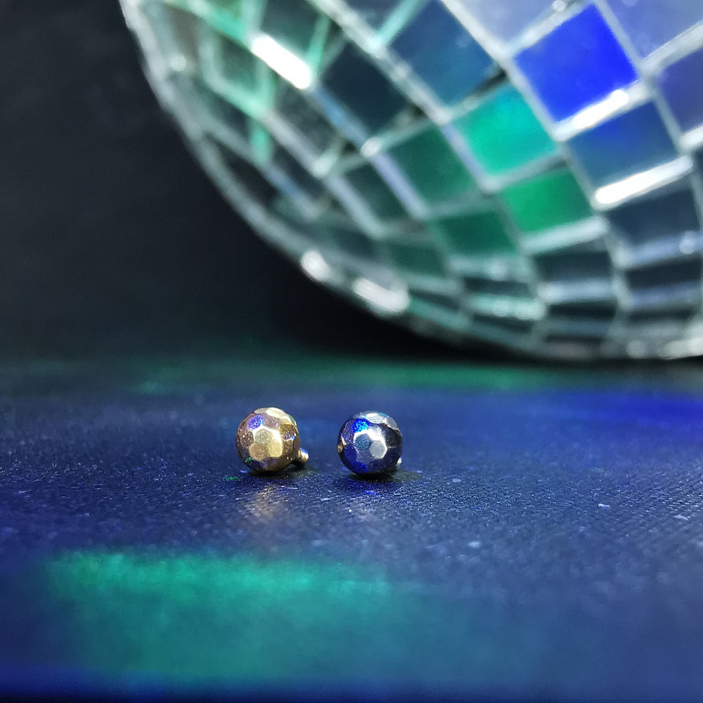 Tytanowy kolczyk labret disco ball złoty