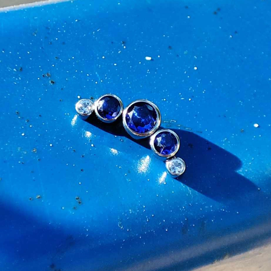 Titanium attachment cluster with blue zircons - silver - TNA-197