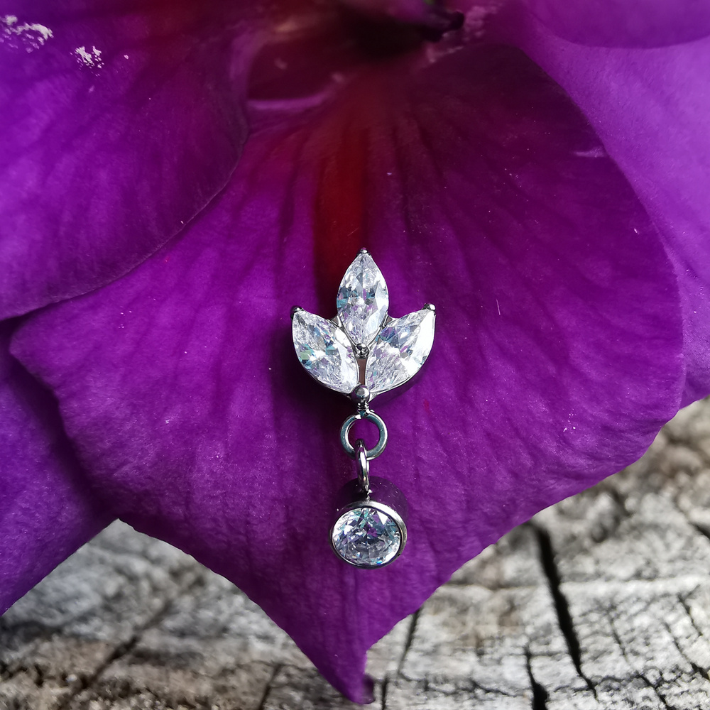 Titanium attachment with white zirconia - silver