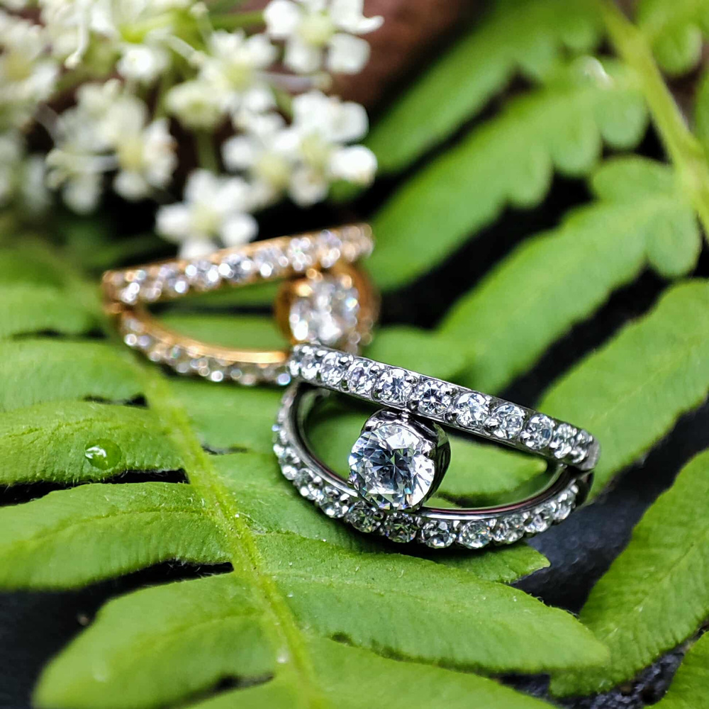 Titanium piercing ring clicker with white zircons - sterling silver - TK-039