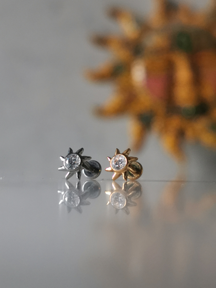 Titanium labret sun with white zirconia - silver