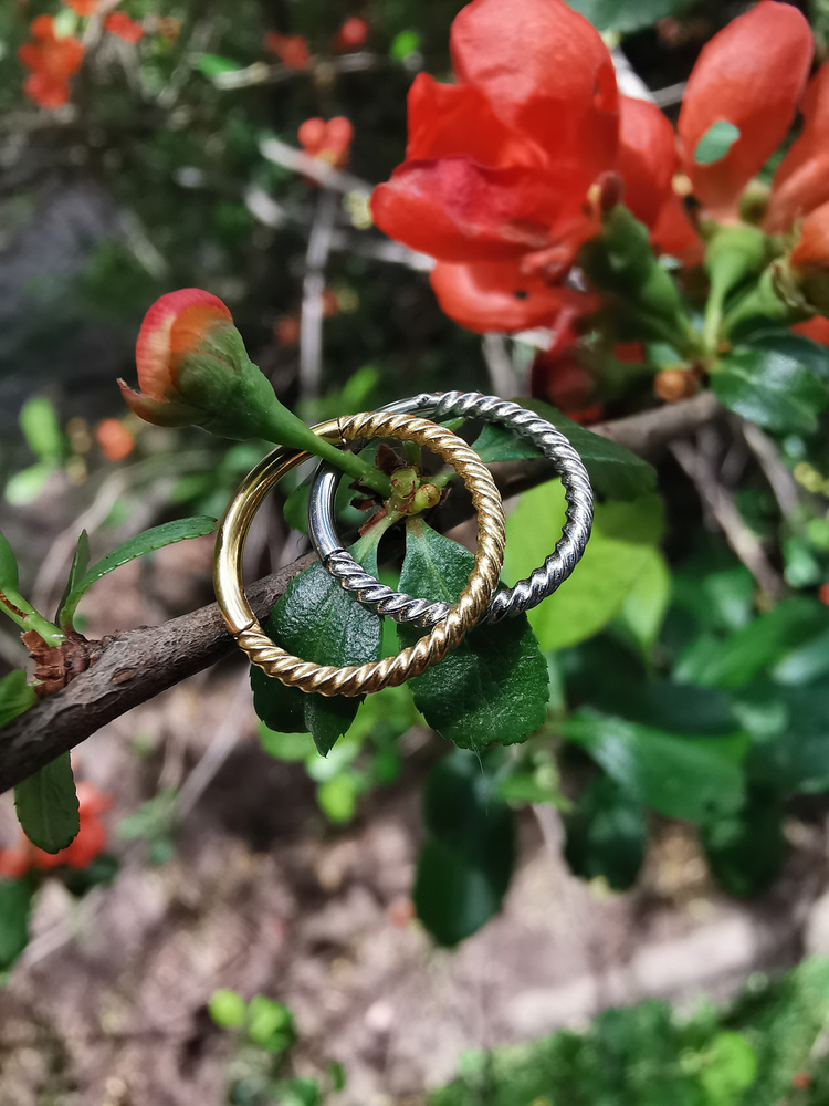 Gold twisted clicker ring - K-023