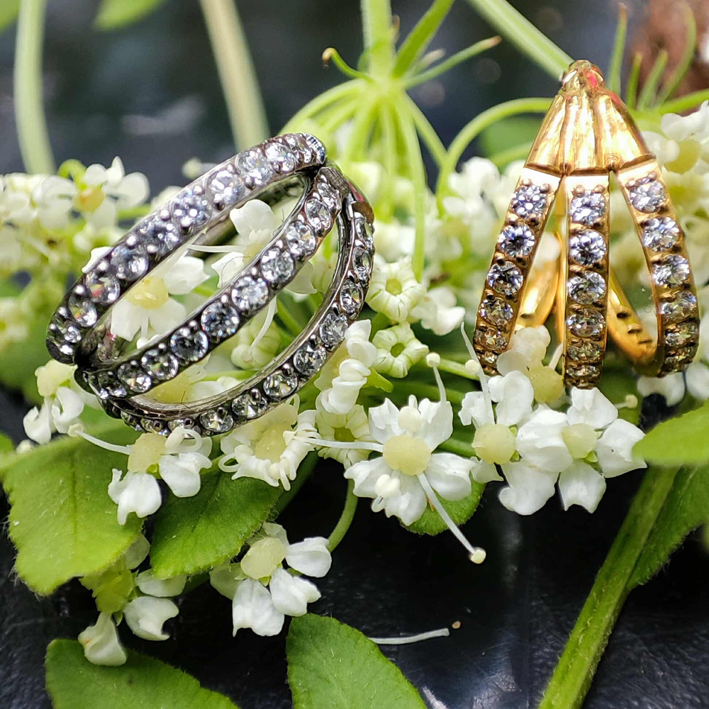 Titanium ring triple clicker with white zircons - gold - TK-038