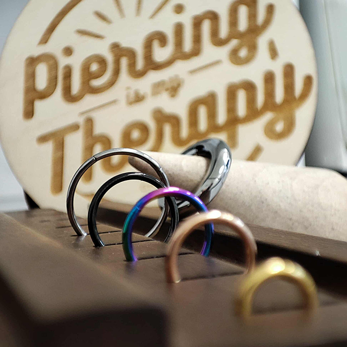 Tytanowy kolczyk kółko CLICKER - srebrny - TK-001