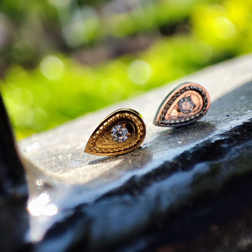 Titanium attachment with white zirconia - gold - TNA-011