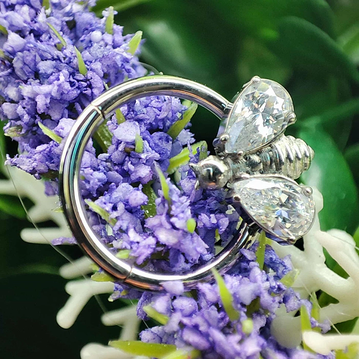 Titanium clicker ring - bee - TK-007