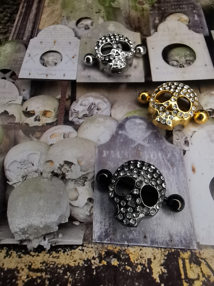 Kolczyk do sutka - diamentowa czaszka - czarna - S-029