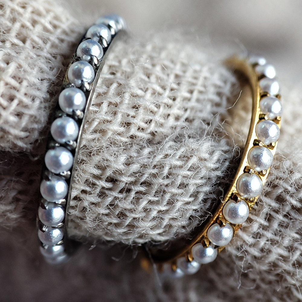Titanium piercing ring clicker with white beads - gold - TK-024