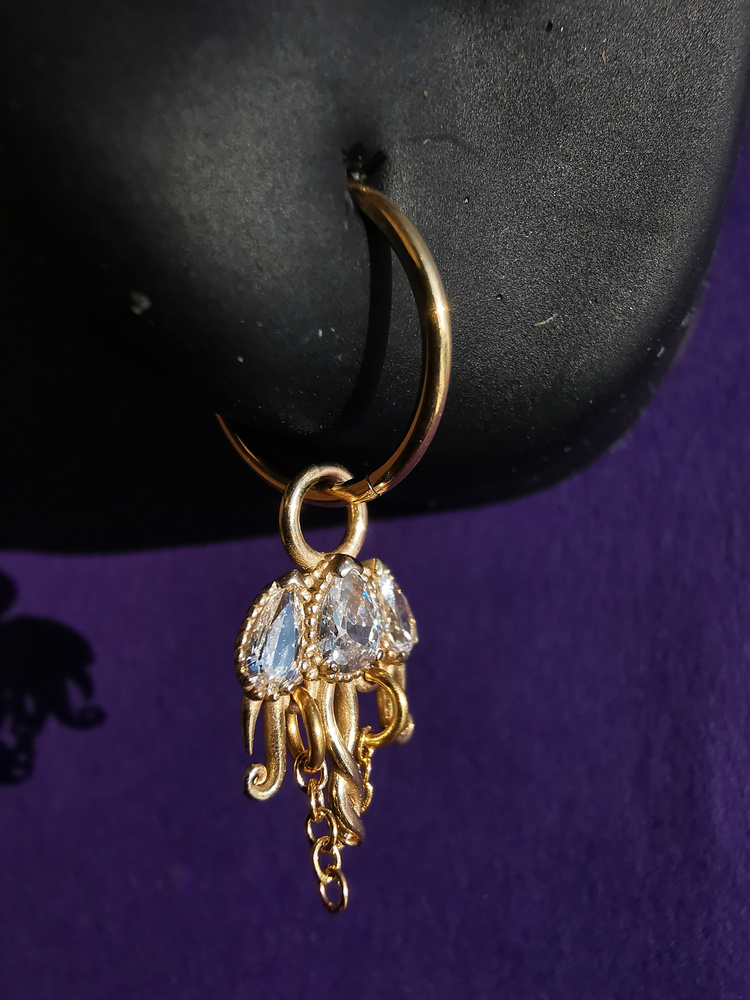 Charms - CoCr NF - ażurowy z białymi cyrkoniami - złoty - D-087