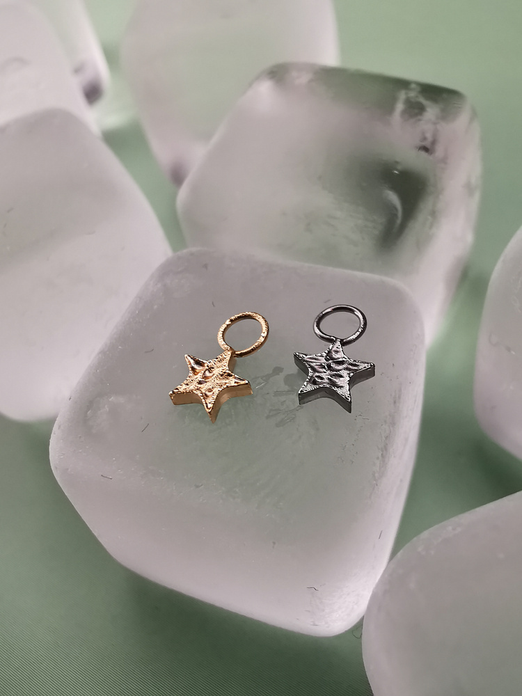 Tytanowy Charms - gwiazdka - złoty - D-081
