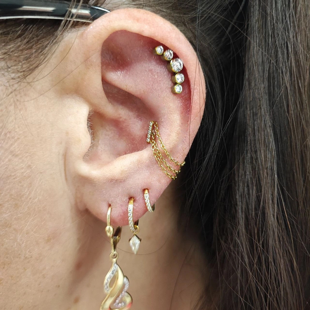 Titanium labret with white zircons and chains - gold 