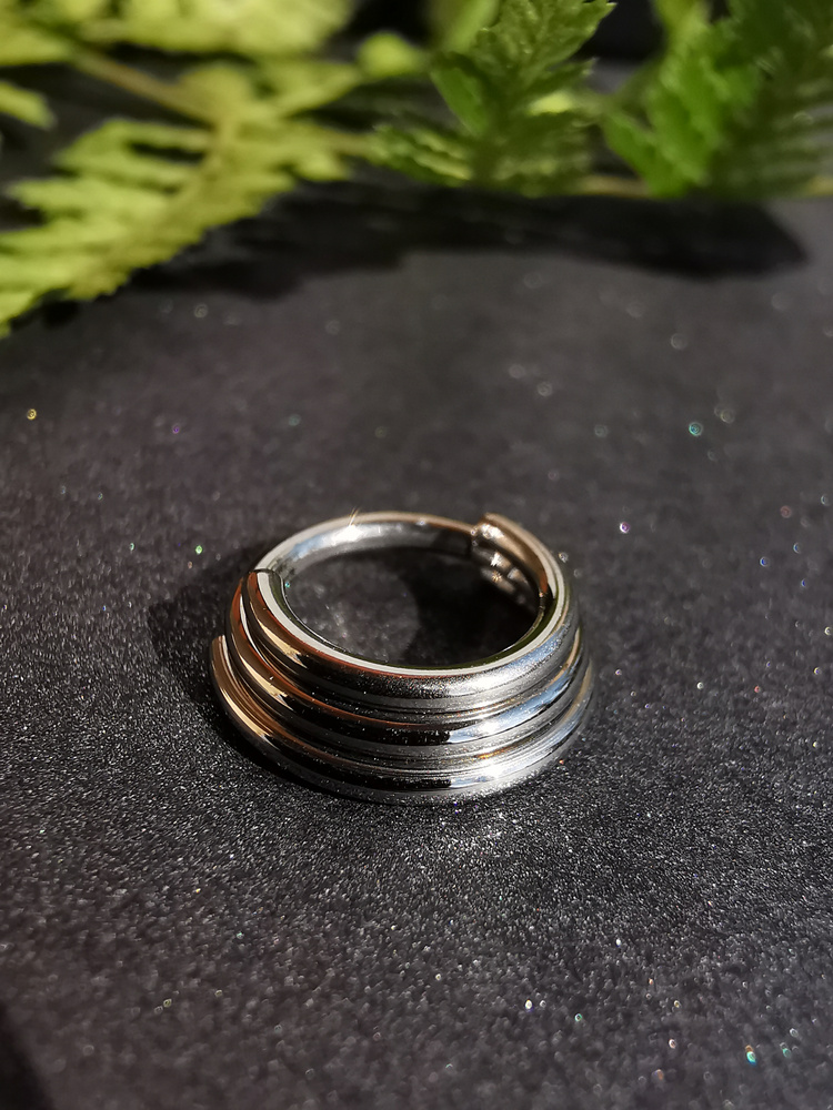 Tytanowy kolczyk potrójny clicker - srebrny - TK-096