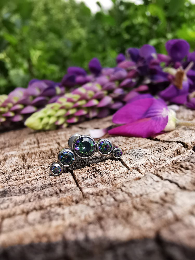 Titanium labret cluster with zircons Vitrail Medium