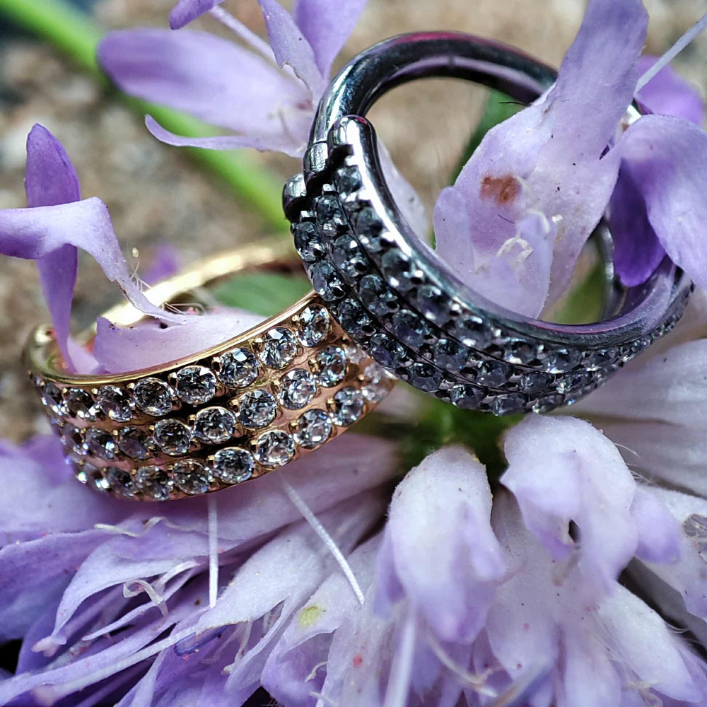 Titanium piercing ring clicker with three rows of zirconia - gold - TK-040